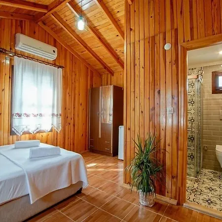 Cuhadar Ahsap Evleri Hotel Palamutbükü