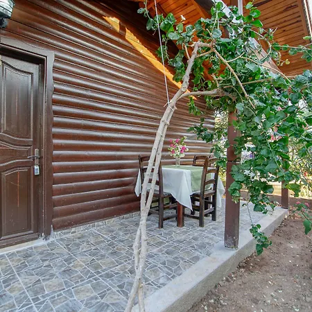 Cuhadar Ahsap Evleri *