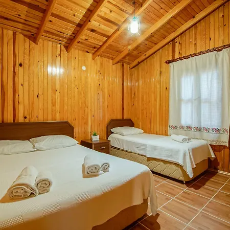 Cuhadar Ahsap Evleri Hotel Palamutbükü