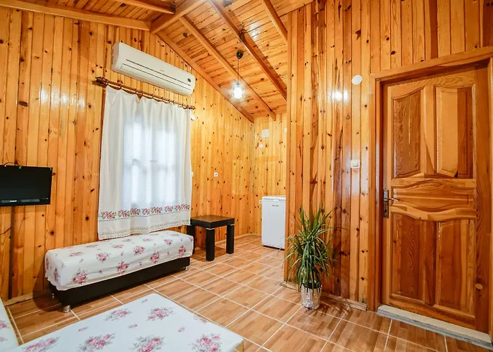 Cuhadar Ahsap Evleri