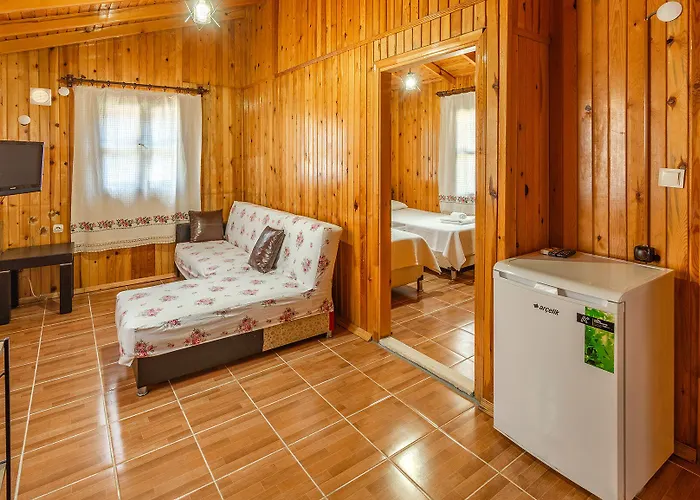 Cuhadar Ahsap Evleri 호텔 팔라무트부쿠